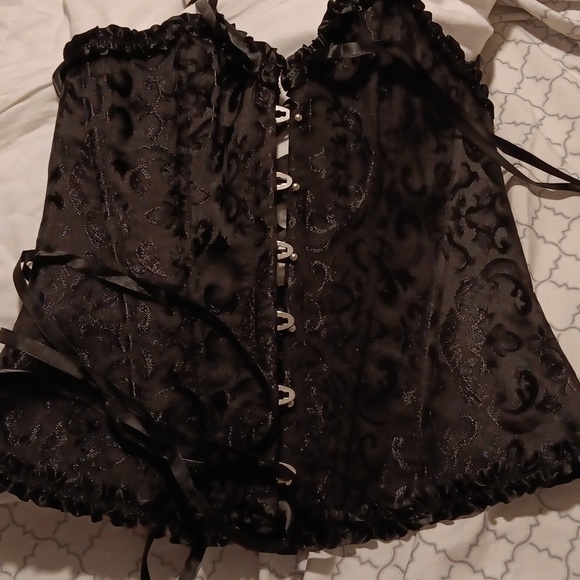 Corsets - Picture 3 of 4